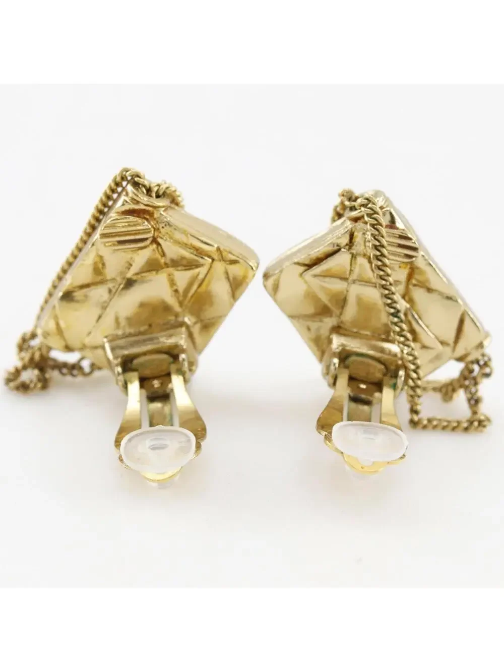 CHANEL elevate your